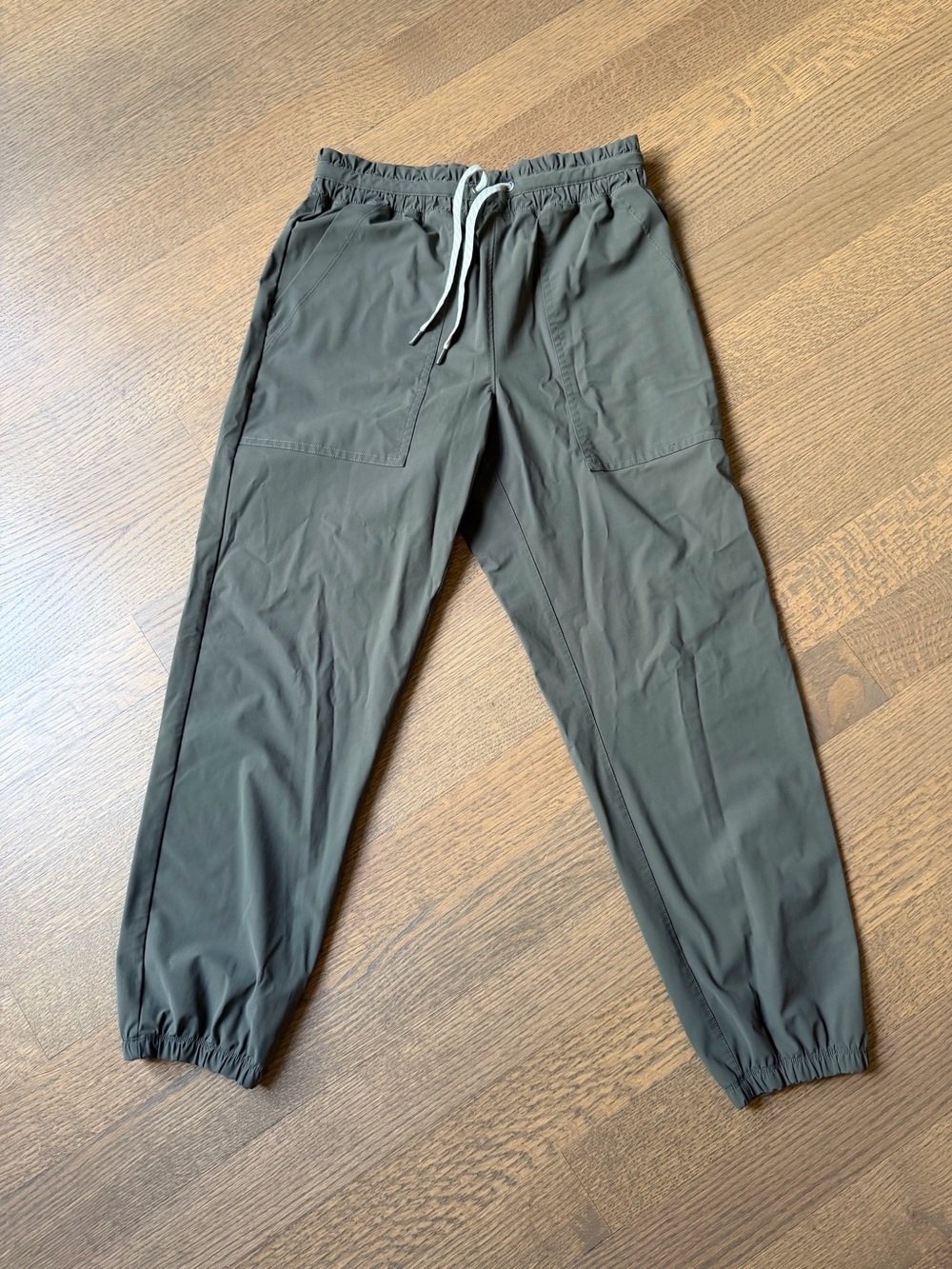 Vuori Olive Drawstring Jogger Pants